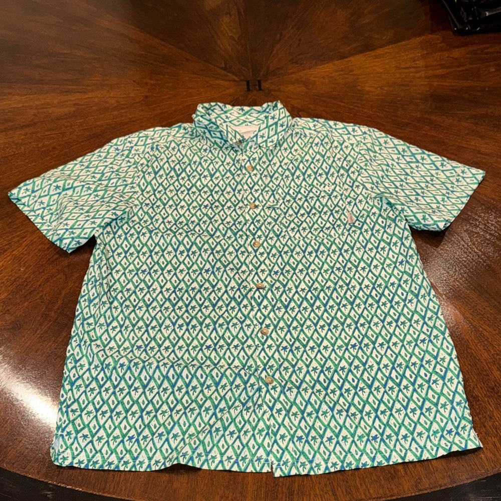 Casual Short-Sleeve Button-Down Shirt in Teal Diamond Print
